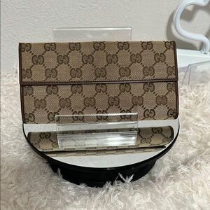 Gucci Monogram Tan Clutch Wallet Authentic EUC